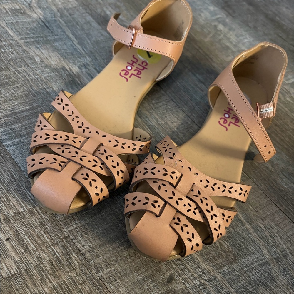 🌸 $10 SALE 🌸 Rachel Shoes  Blush Laser-Cut Strappy Girls' Sandals size 1